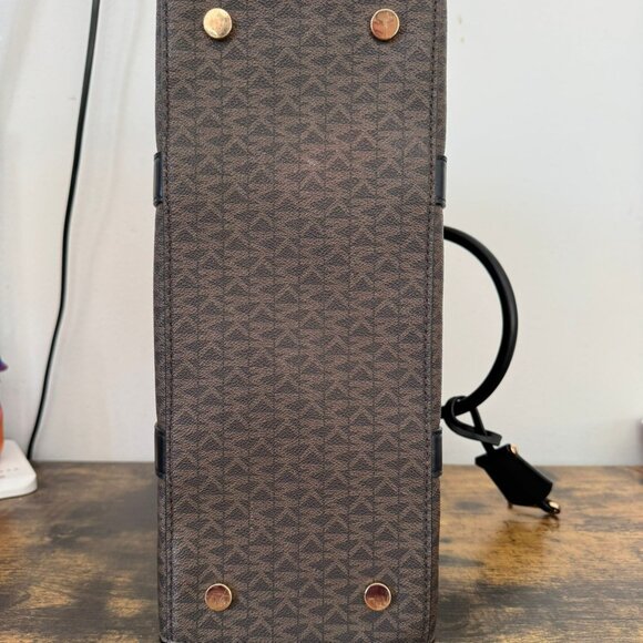 Michael Kors Monogram Hamilton Large Bag - Picture 4 of 6